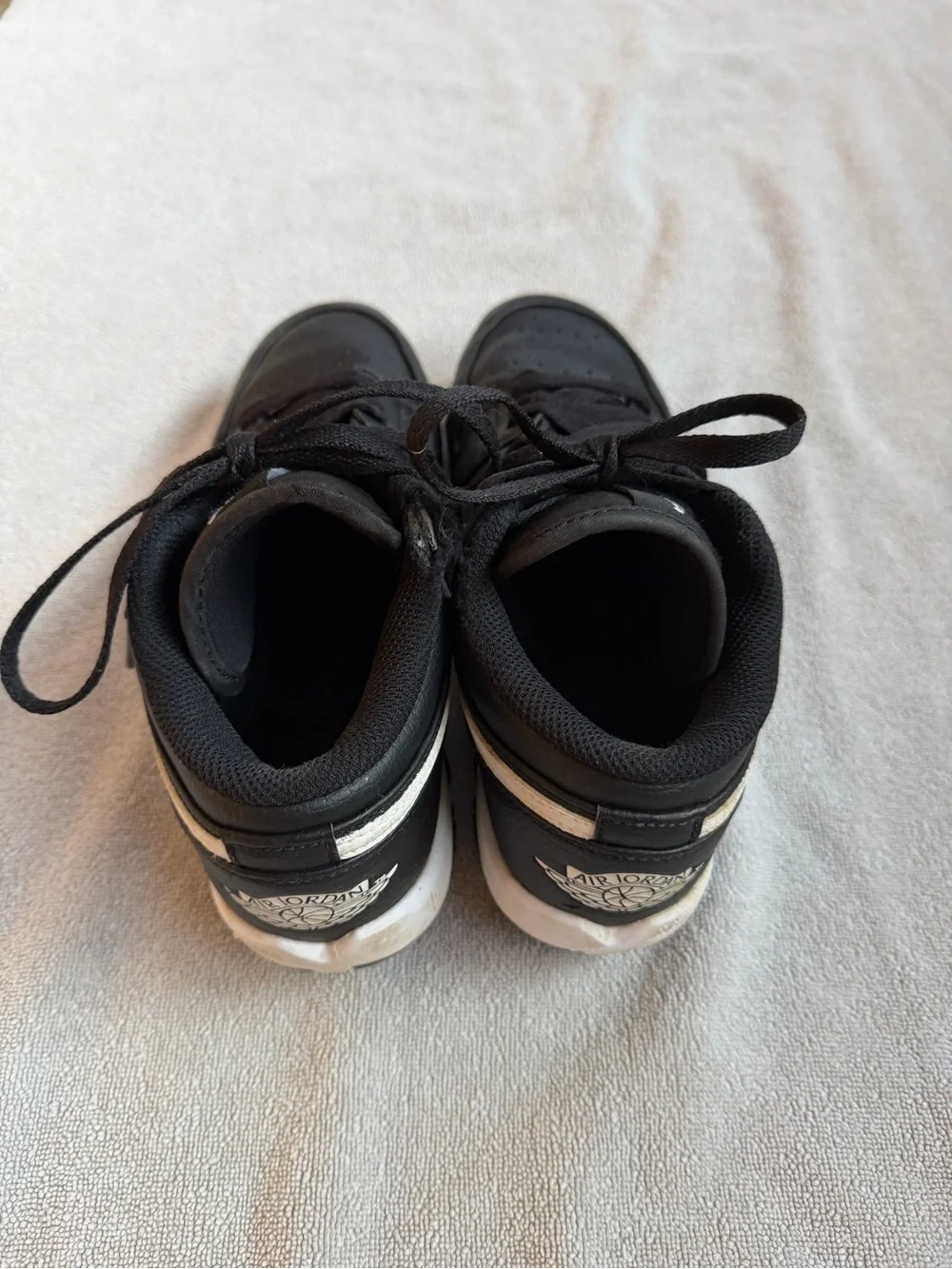 Nike Kids Black and White Baseball Cleats with Swoosh